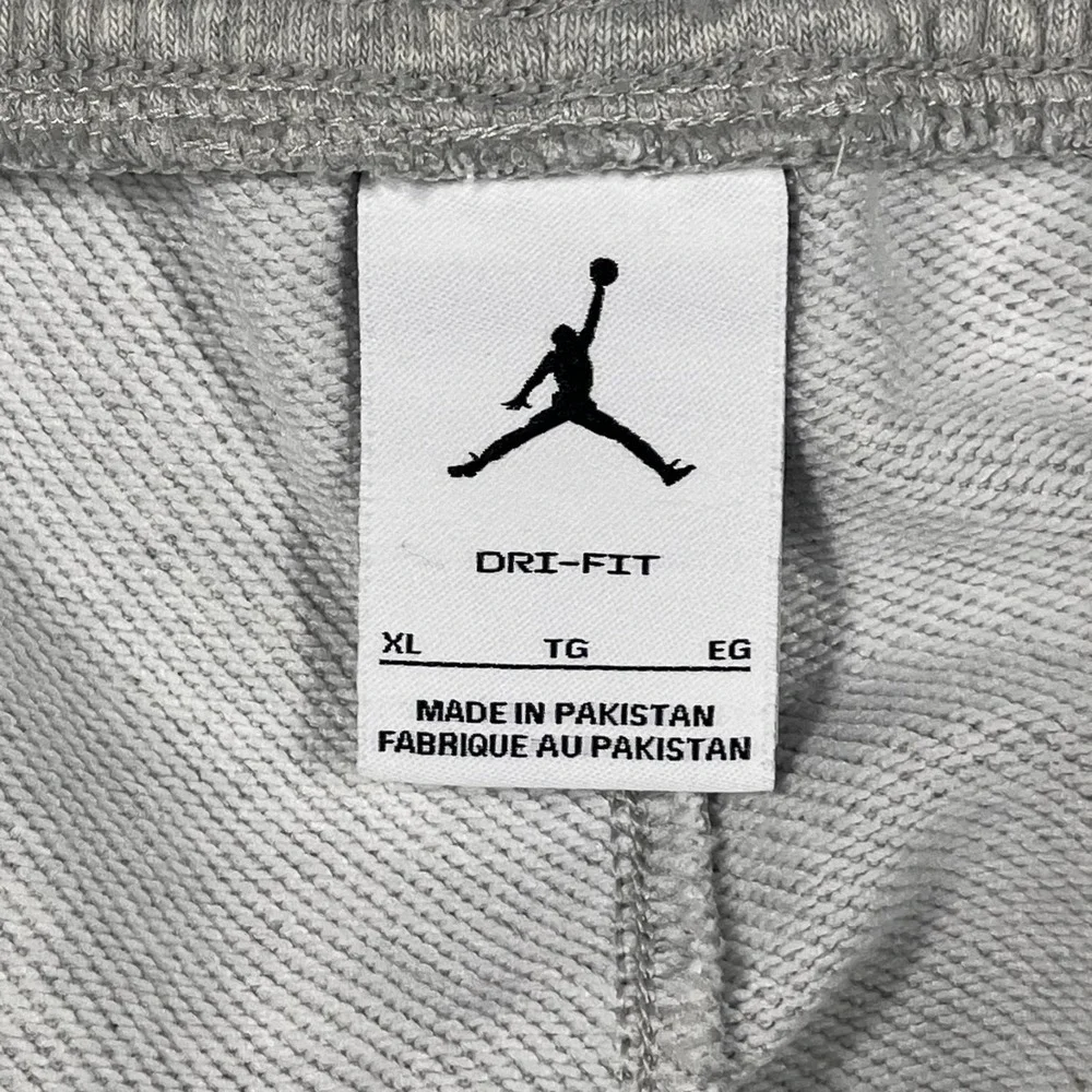 Jordan Dri-FIT Sweatpants Mens XL Gray FV8608-050 Jumpman Joggers Athletic Pants - Picture 3 of 14